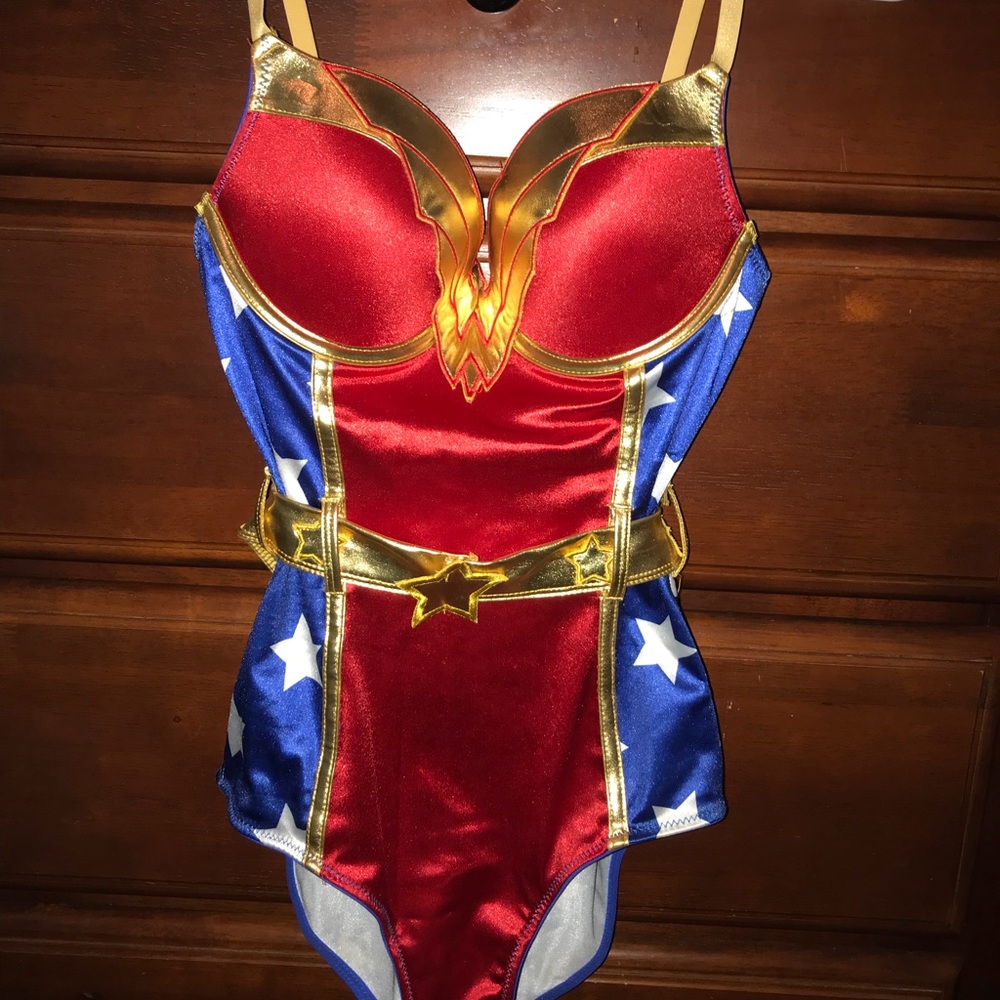 4 Piece Wonder Woman Bodysuit Costume