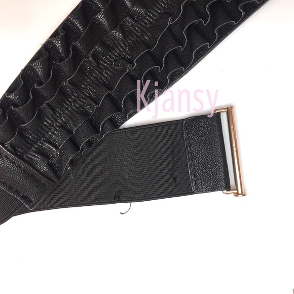 HOLD- ALISON’S Screen Worn Black Belt - Picture 5 of 6