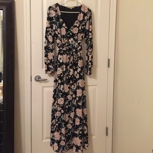 Gianni Bini maxi wrap dress w/ deep v neck. Large