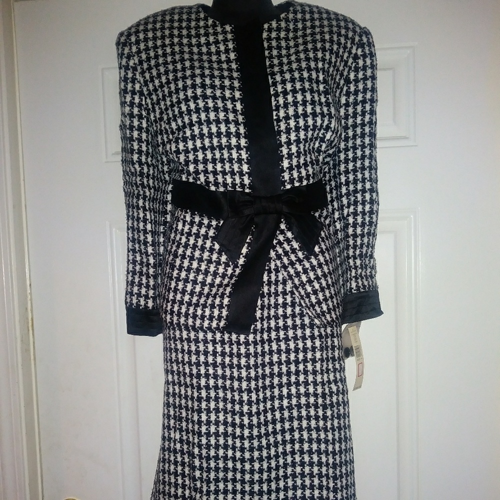 Beautiful 3pc Skirt Suit