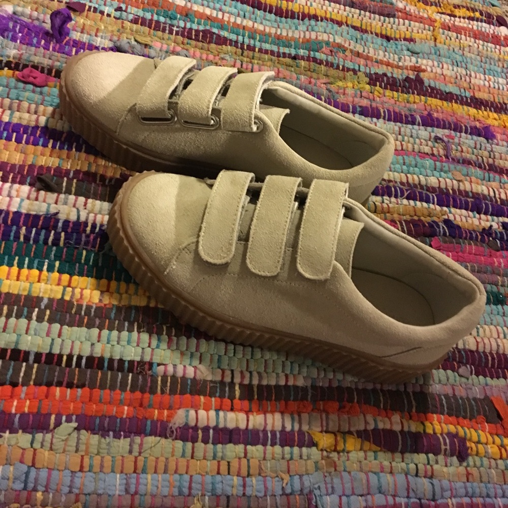 ✨Urban Outfitters-- brand new Velcro sneakers✨
