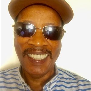 Meet your Posher, Gil