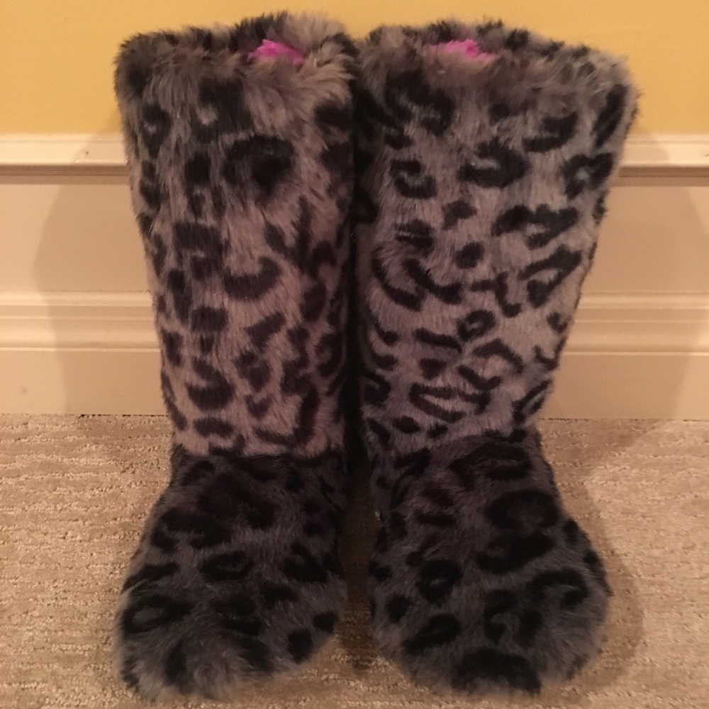 Pottery Barn Teen Tall animal Print Slippers M7-8