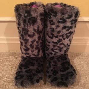 Pottery Barn Teen Tall animal Print Slippers M7-8