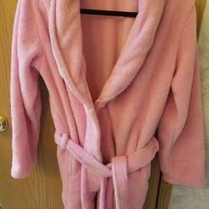 NEVER USED  PINK FUZZY ROBE!