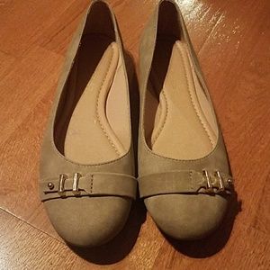 Tan American Eagle flats