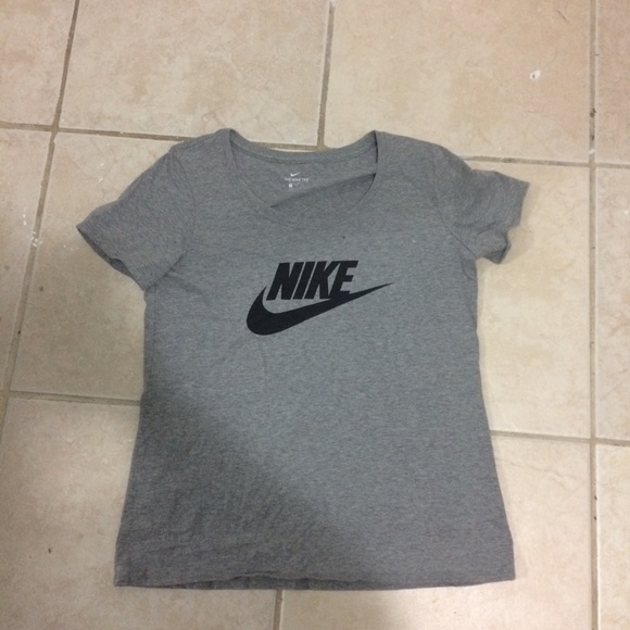 Grey Nike shirt - Picture 1 of 1