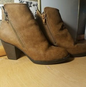 Brown leather ankle booties with double zippers!