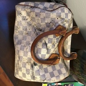 Louis Vuitton purse used please read description.