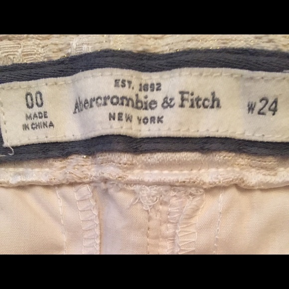 A&F floral pattern cream shorts-sz 00 - Picture 4 of 4
