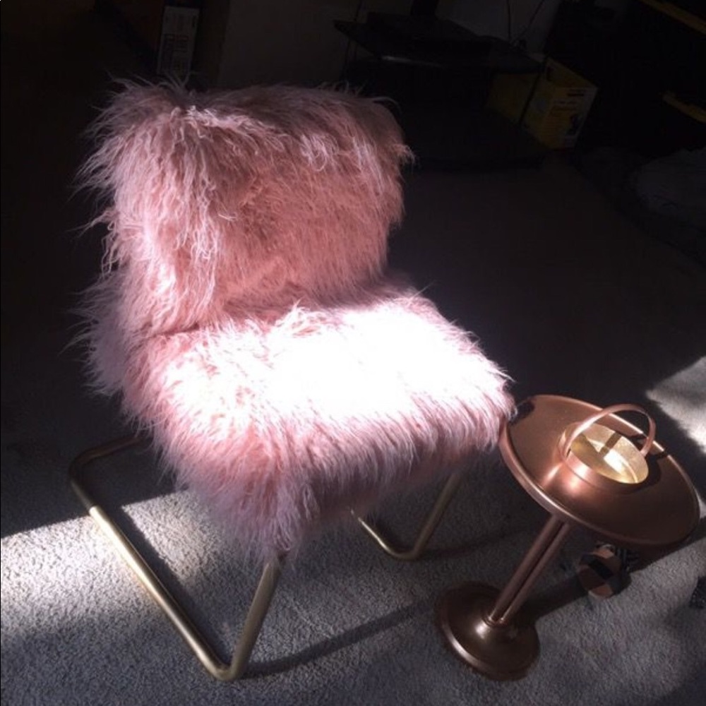 Like new pink fur chair