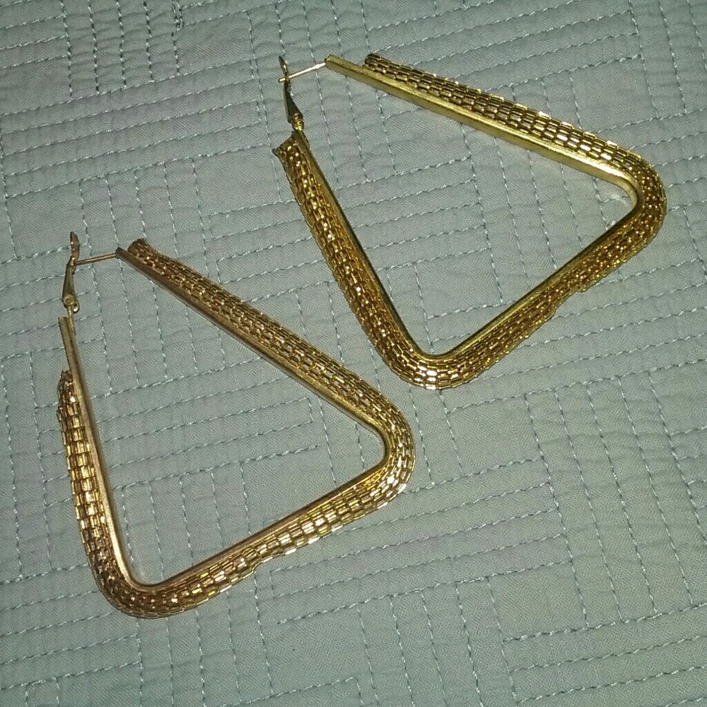 Triangular hoop earrings. - Picture 3 of 8
