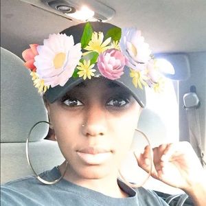 Meet your Posher, Chanel