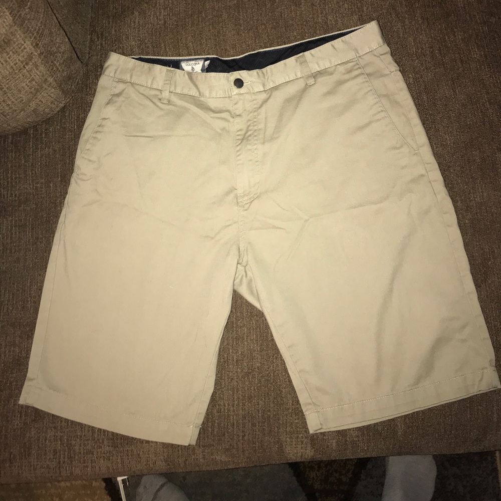 Tan Volcom chino shorts