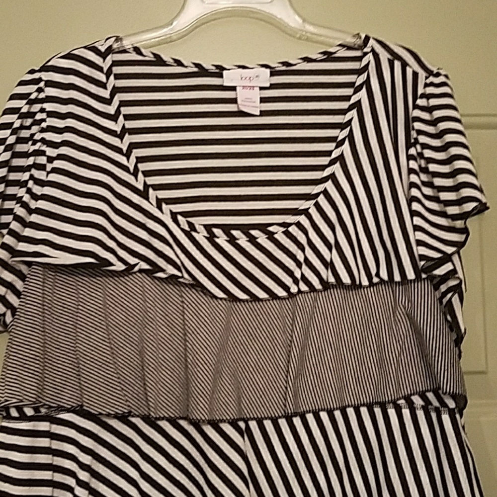 layered top - Picture 2 of 3
