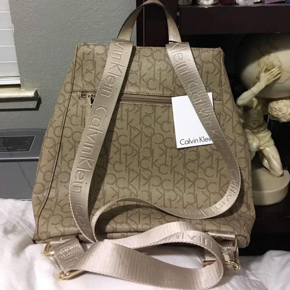Back pack - Picture 3 of 3
