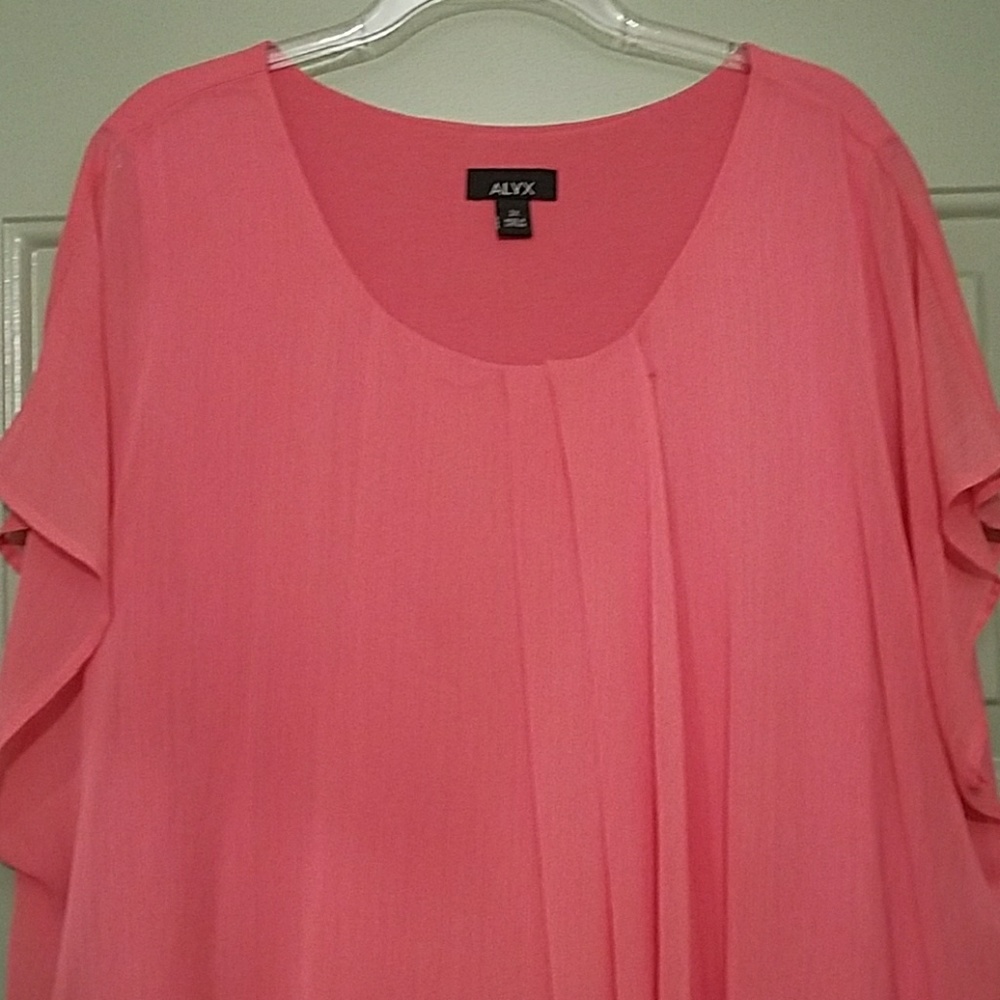 complementing coral top - Picture 2 of 3