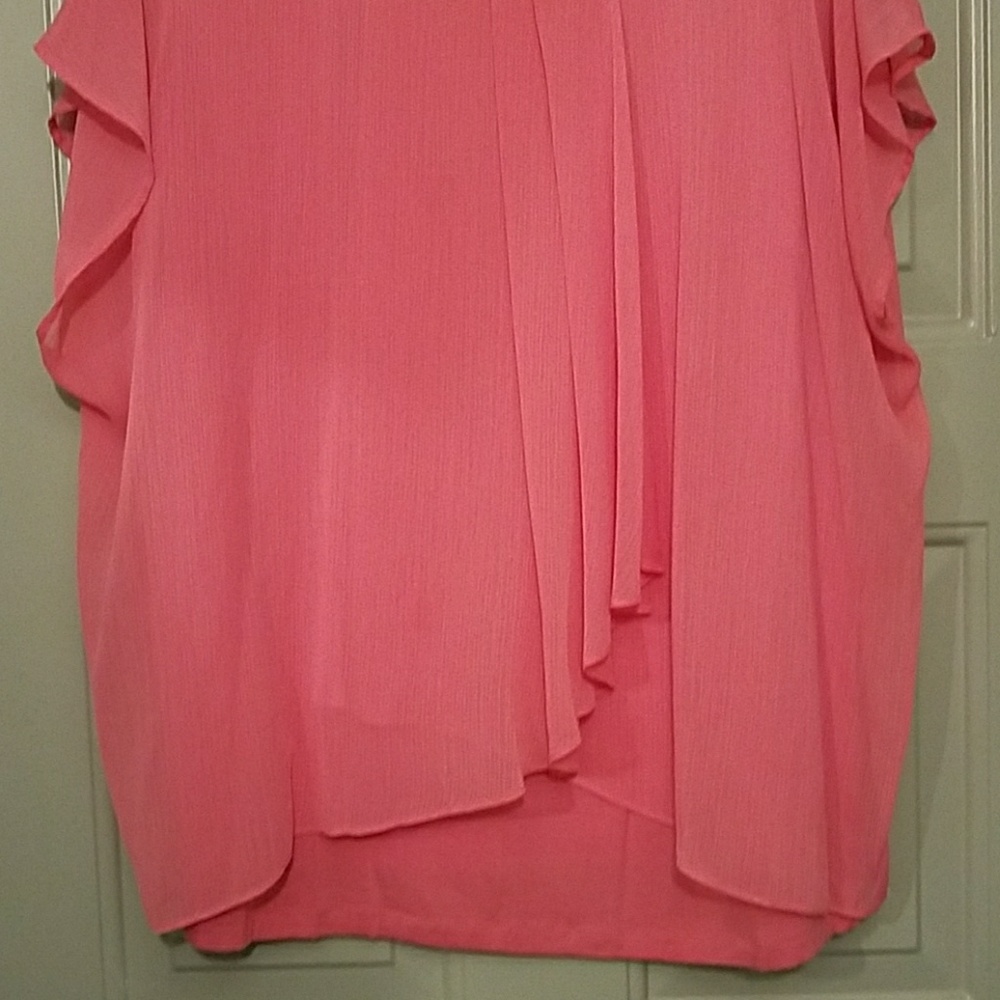 complementing coral top - Picture 3 of 3