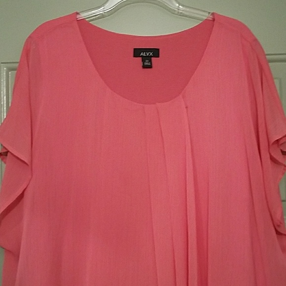 complementing coral top - Picture 2 of 3