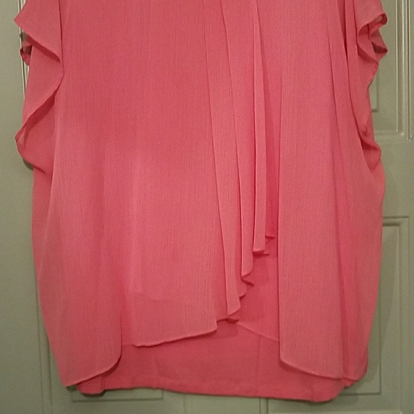 complementing coral top - Picture 3 of 3