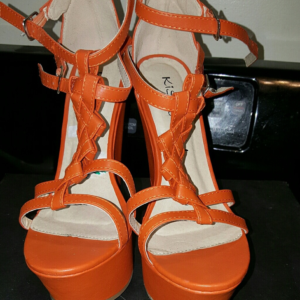 Kiss & Tell  Orange wedges, 5.5