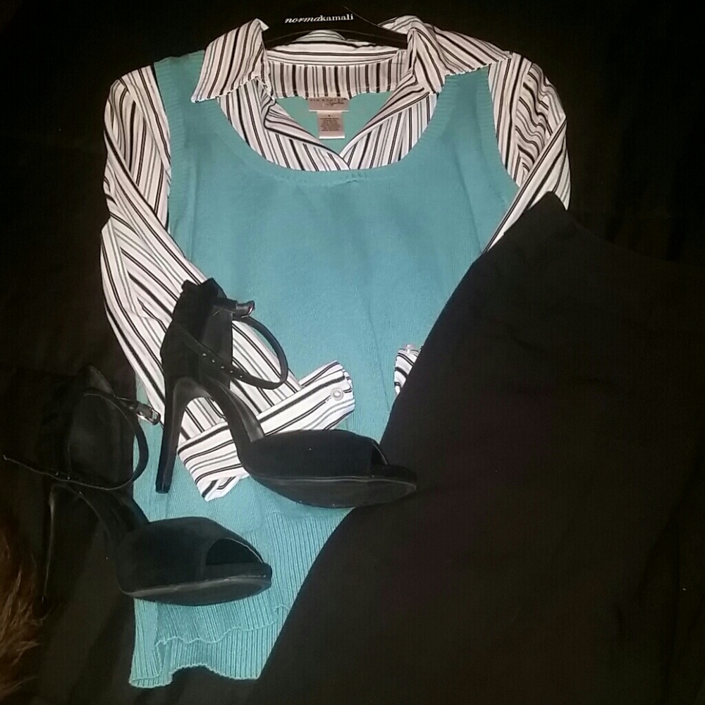 5/$20 Cute winter work blouse :-)