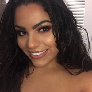 Meet your Posher, Leslie