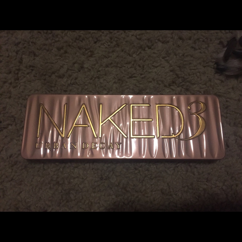 Naked 3 eyeshadow palette
