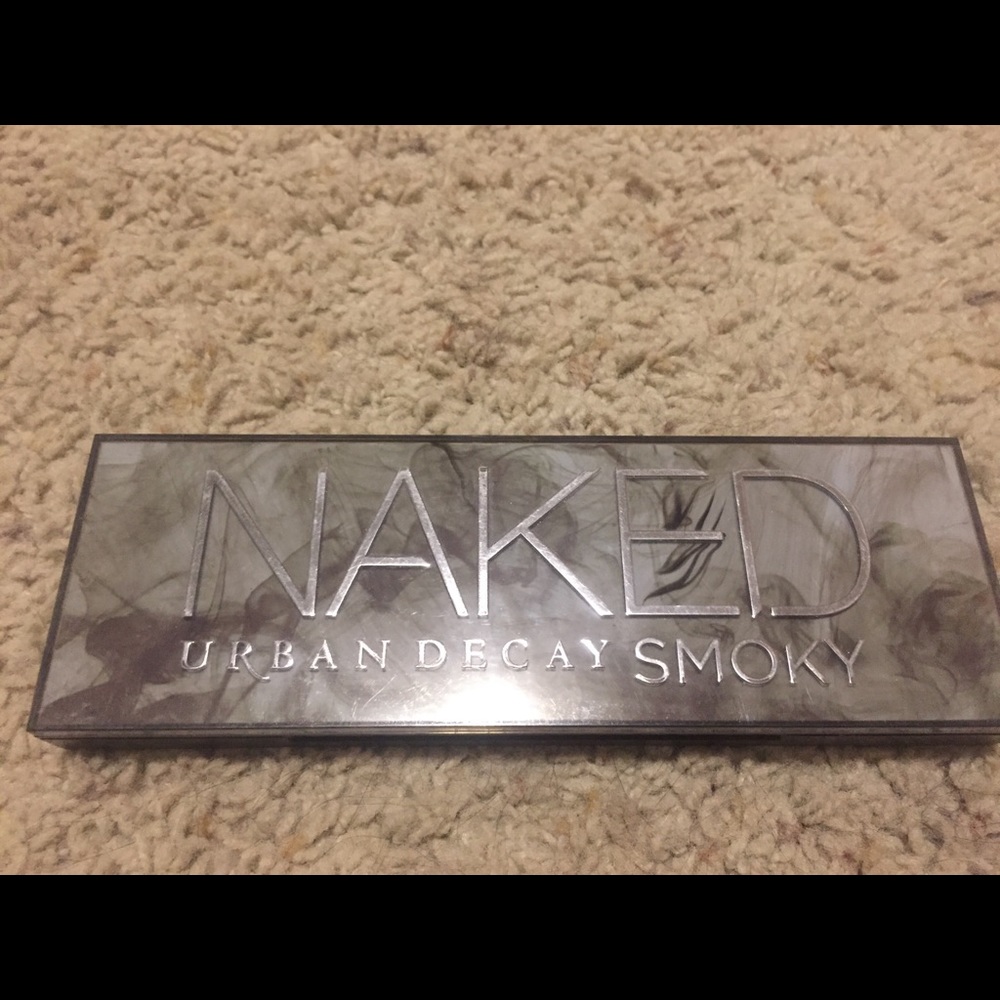 Naked Smokey eyeshadow palette
