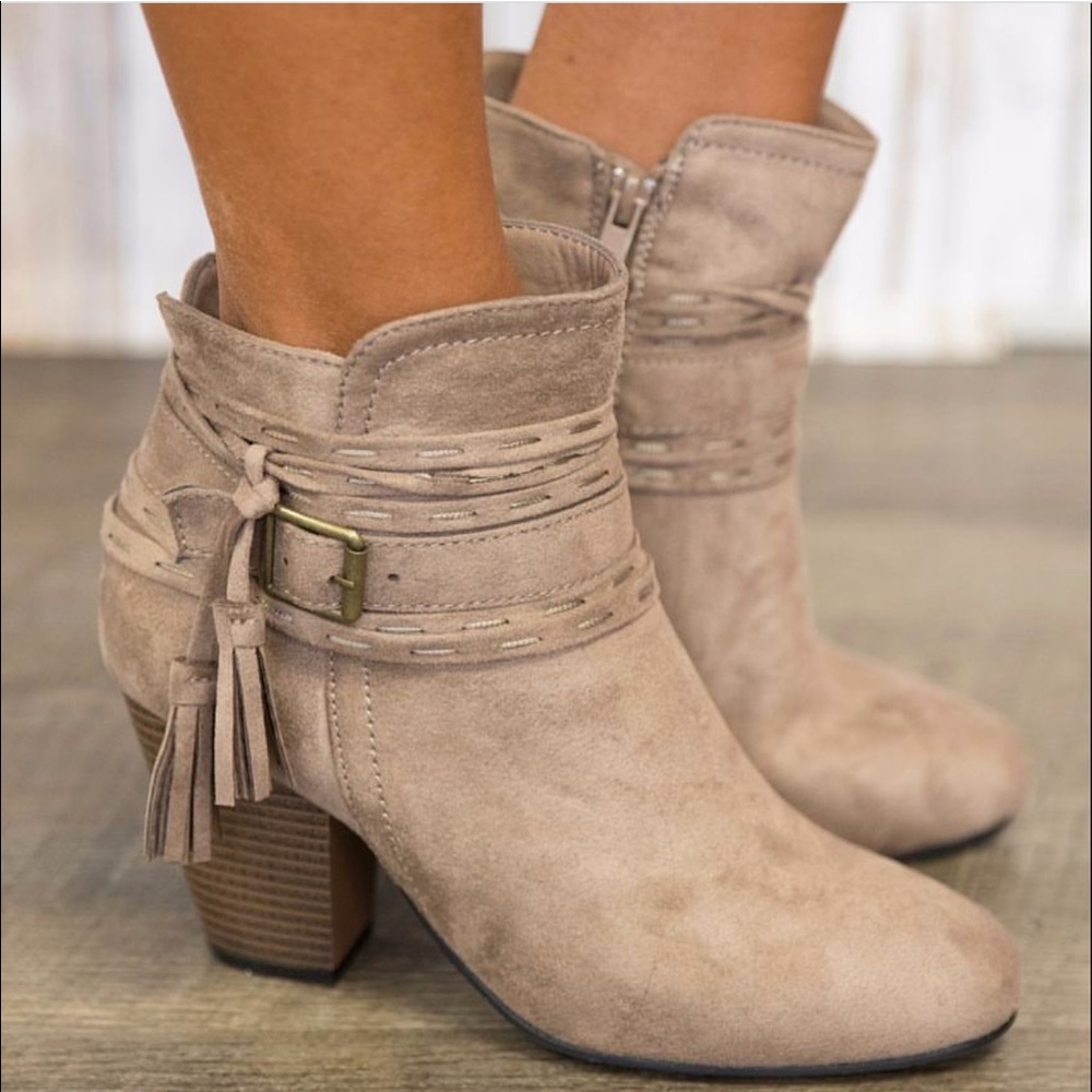 NWT Black Buckle Tassel Block Heel Ankle Boot - Picture 4 of 4