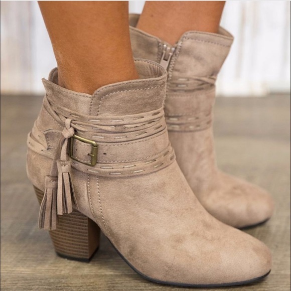 NWT Black Buckle Tassel Block Heel Ankle Boot - Picture 4 of 4