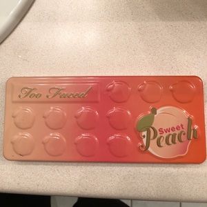 Too faced sweet peach eye shadow