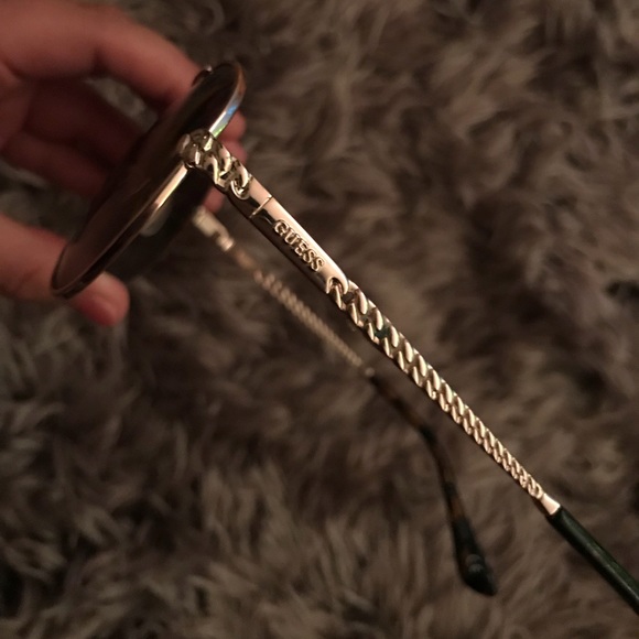GUESS sunglasses - Picture 2 of 5