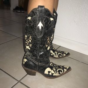 Corral distressed woman’s boots