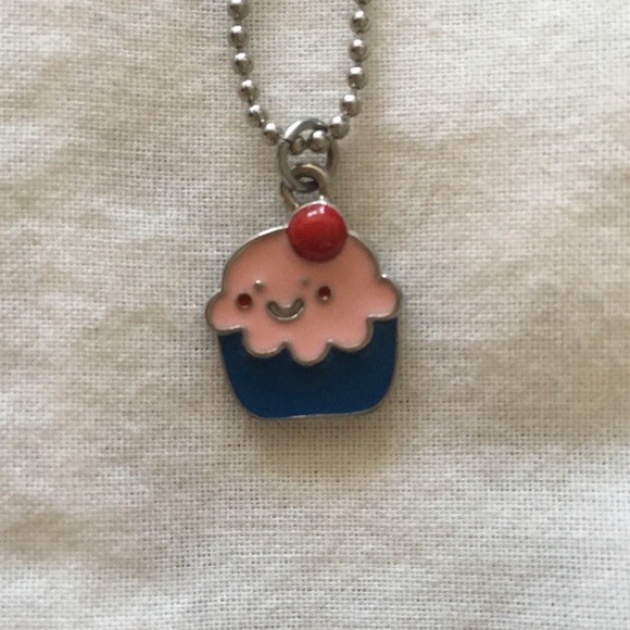Cupcake necklace - Picture 1 of 4