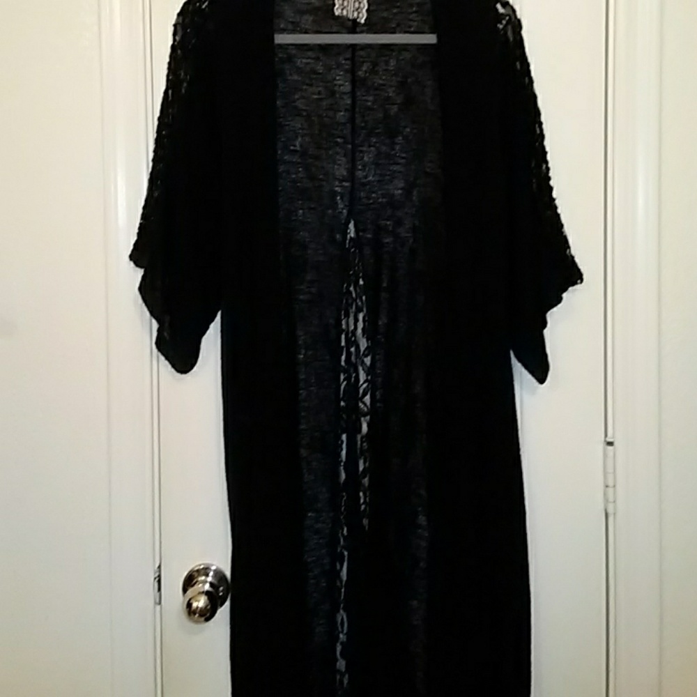 Mauve Brand Lace Black Cover Up. - Picture 4 of 4
