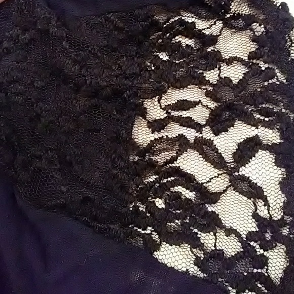 Mauve Brand Lace Black Cover Up. - Picture 2 of 4