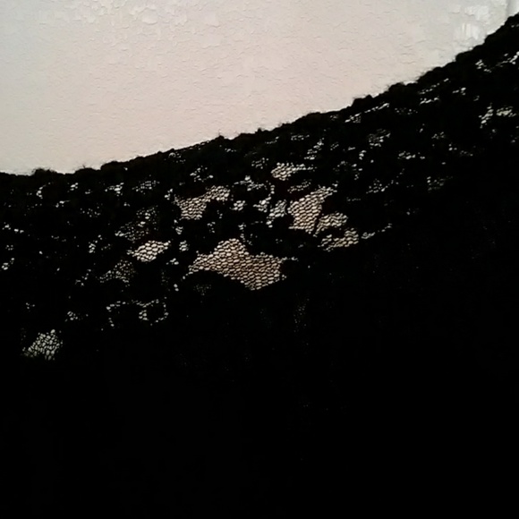 Mauve Brand Lace Black Cover Up. - Picture 3 of 4