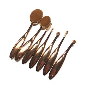 Makeup brushes sets.