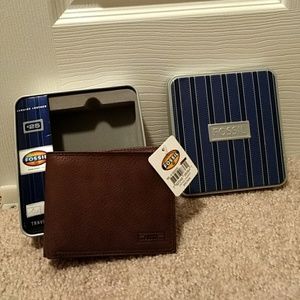 Fossil brown leather bifold wallet Chigago travler