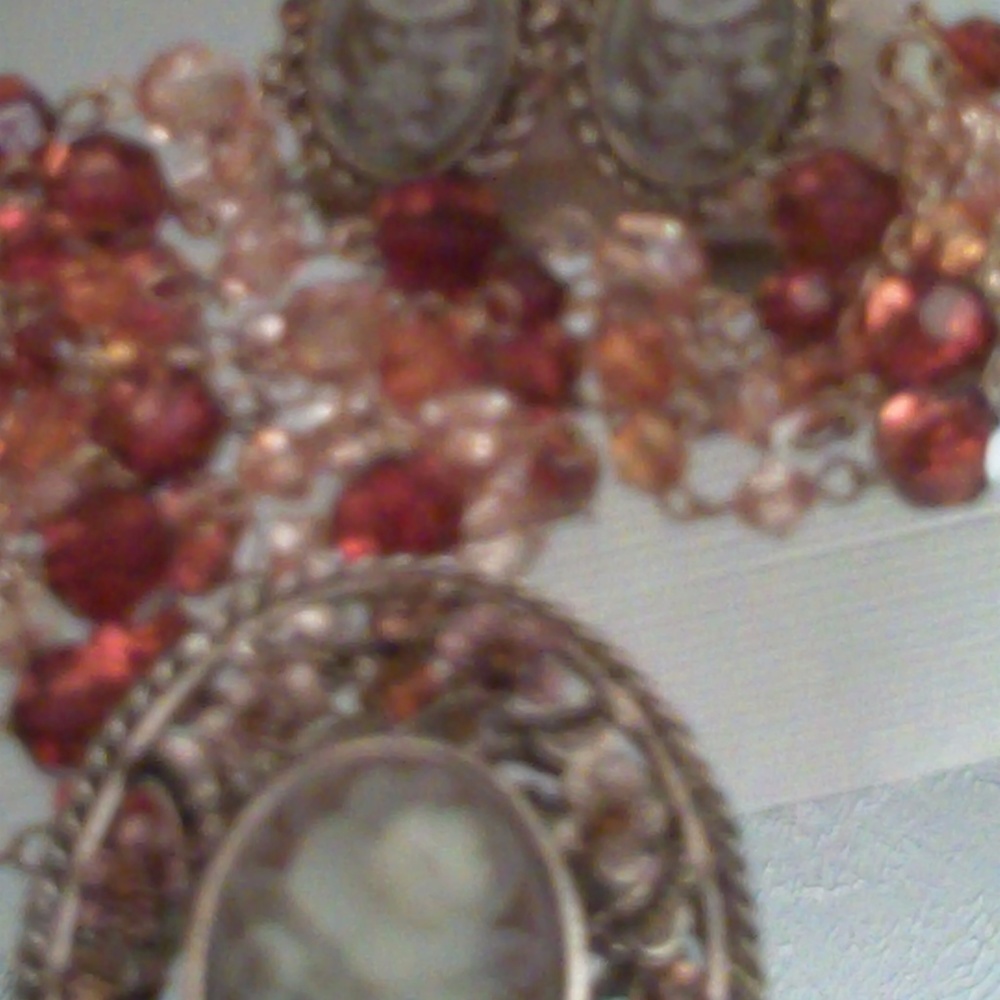NWTS $40 RETAIL CAMEO STYLE NECKLACE EARRINGS B451 - Picture 3 of 7