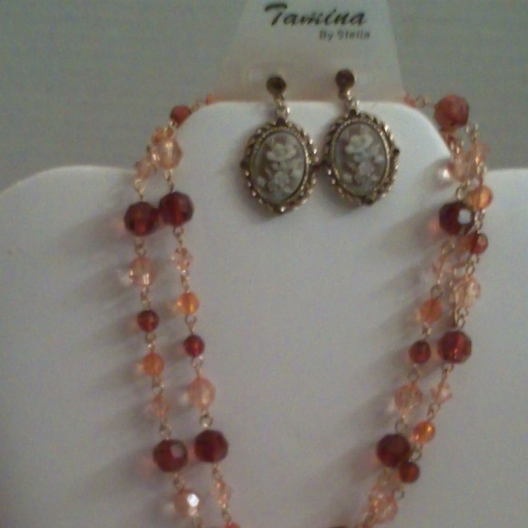 NWTS $40 RETAIL CAMEO STYLE NECKLACE EARRINGS B451 - Picture 2 of 7