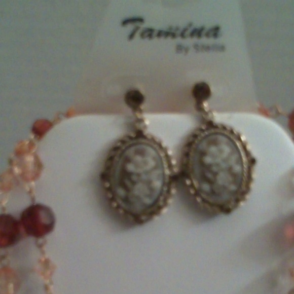 NWTS $40 RETAIL CAMEO STYLE NECKLACE EARRINGS B451 - Picture 6 of 7