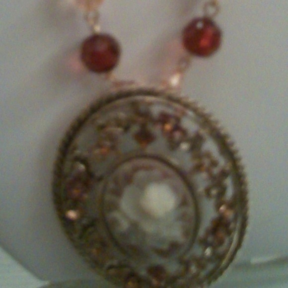 NWTS $40 RETAIL CAMEO STYLE NECKLACE EARRINGS B451 - Picture 5 of 7