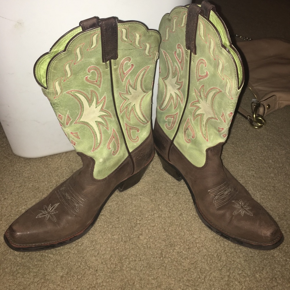 Cowgirl boots Ariat