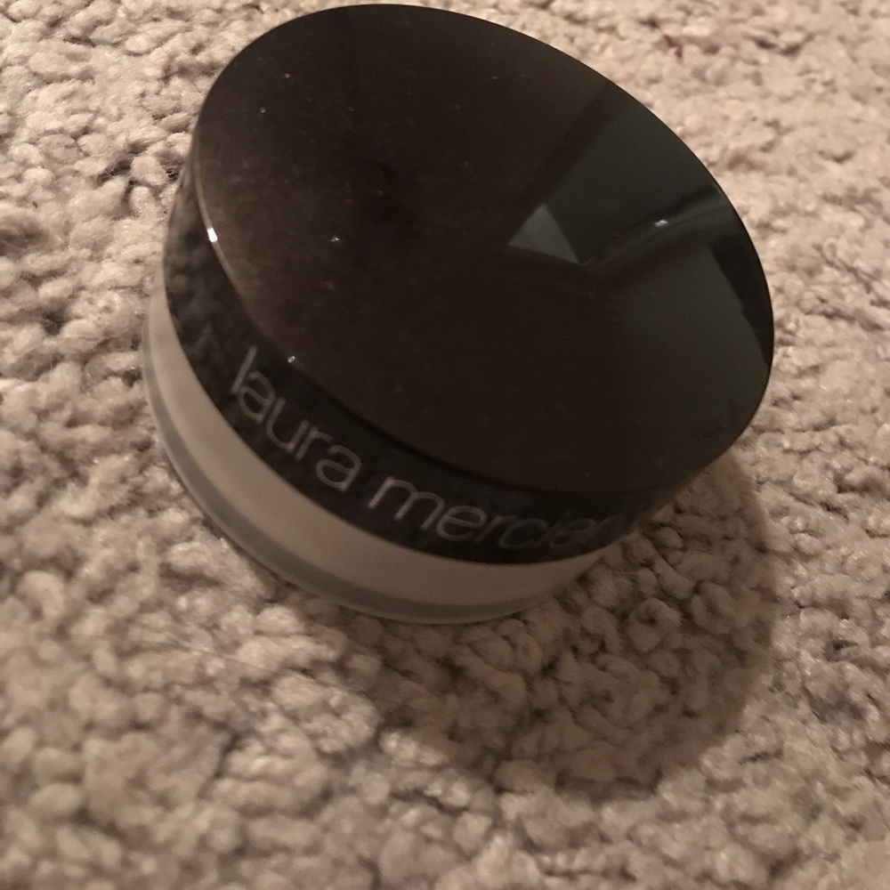 Laura mercier powder