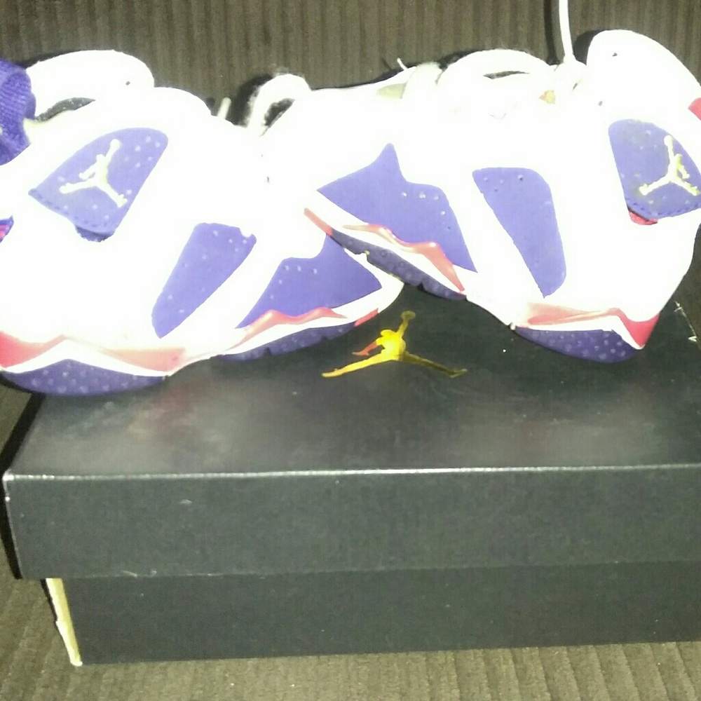 Pair of Jordans, Adidas Set, NY Yankees Set