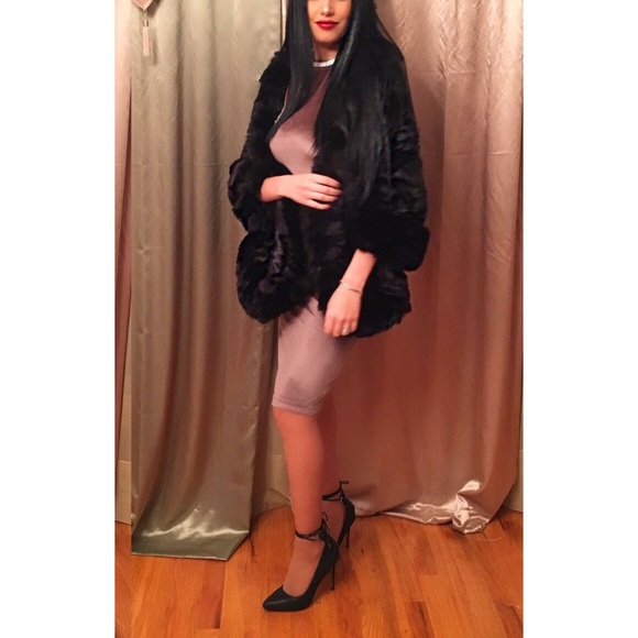 📍Sold📍Velvet fitted dress - Picture 1 of 4