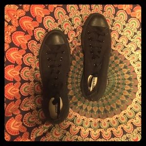 Black Converse Tennis