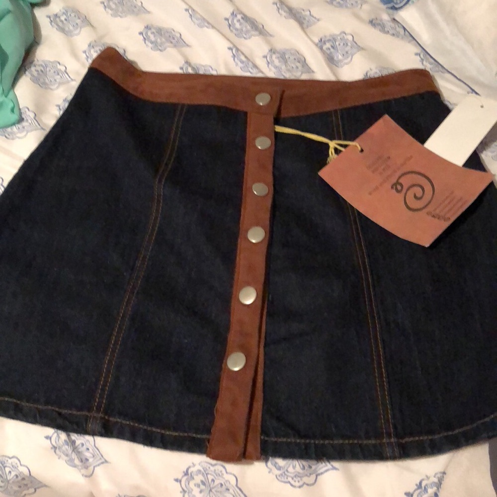 Button skirt